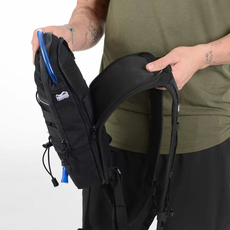 Juomareppu nesteytysjärjestelmällä, Musta